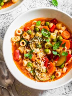 closeup of a bowl of instant pot minestrone soup